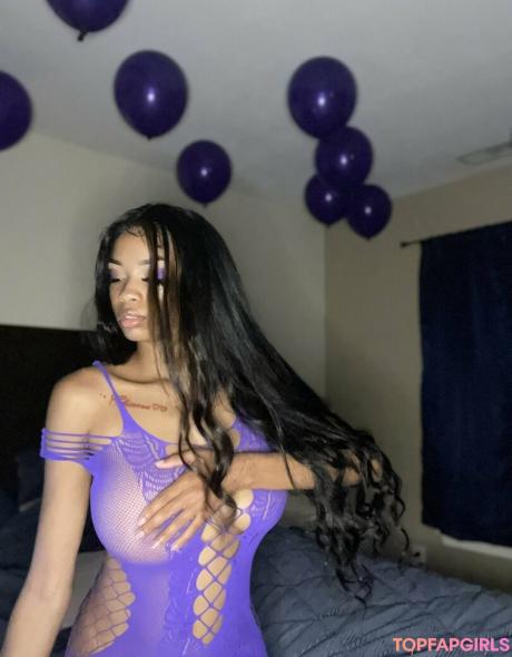 Peaches nude leaked OnlyFans pic