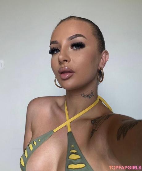 Michellemelodyx nude leaked OnlyFans pic