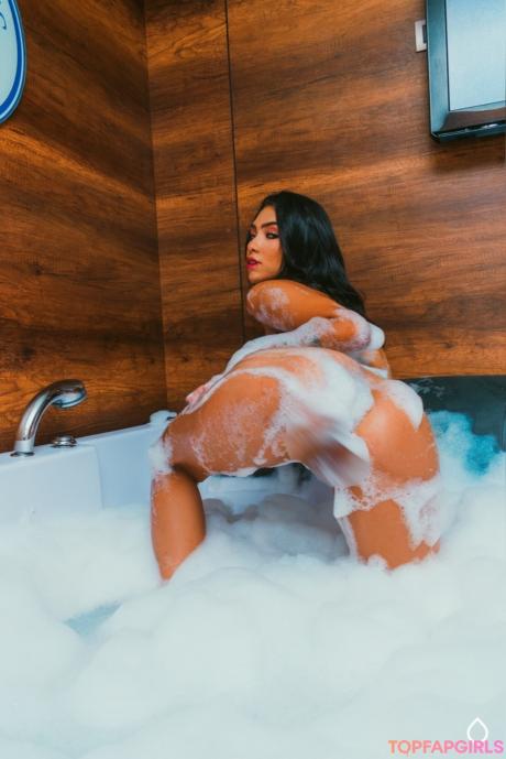 Karen nude leaked OnlyFans pic