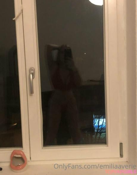 Emiliaaverie nude leaked OnlyFans pic