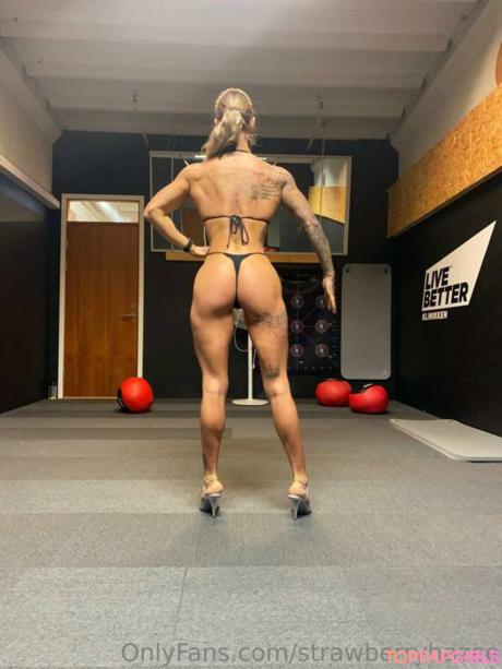 Strawberry nude leaked OnlyFans pic