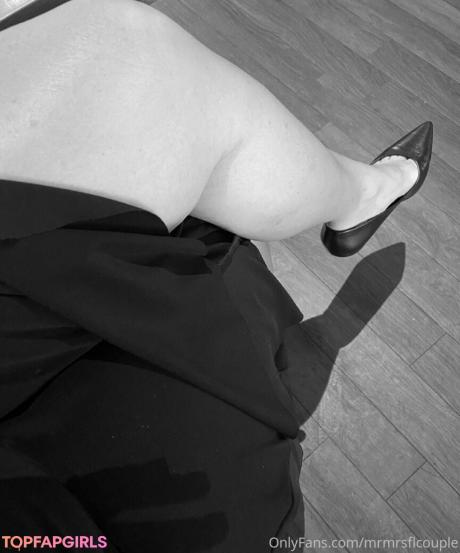 Swingerellefree nude leaked OnlyFans pic